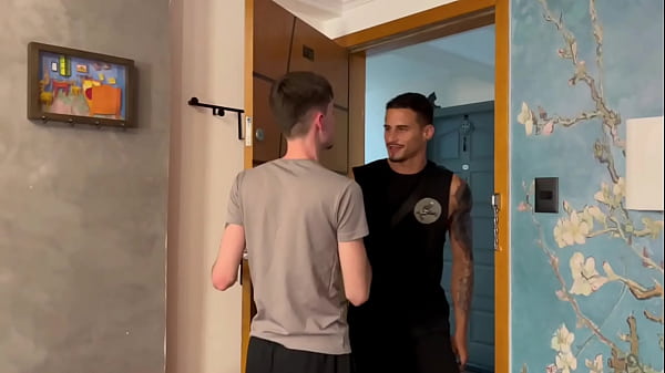 Play MP4 - Contratei um personal pra treinar meu amigo e eu mas ele queria mesmo era fuder&period; - Free