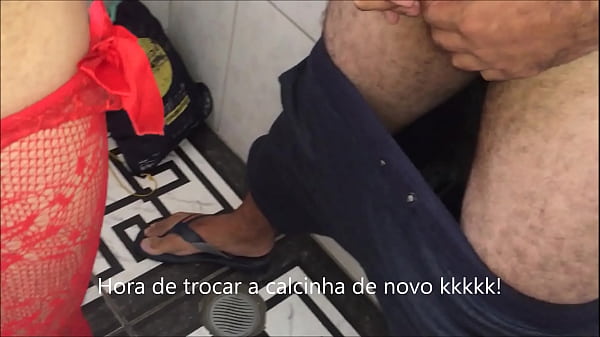 Eu come&ccedil;ando ano 2019 levando rola eu usando a calcinha vermelha e meia 7 8 da sobrinha da minha esposa 