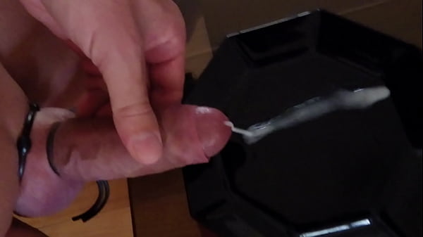 Play MP4 - Blow a load with tied balls