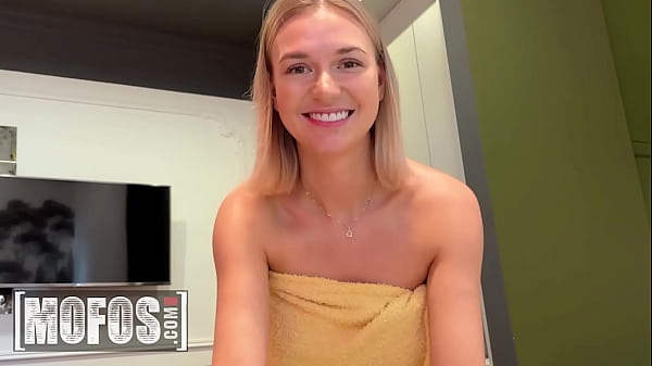 MOFOSMelissaGets Ready For_Bed But_First She Needs_Her Asshole To Get Fucked By HerBF To Get A Better Sleep