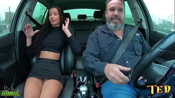 Play MP4 - fui at&eacute; a baixada de s&atilde;o paulo para encontrar uma novinha de 18 anos que entrou na carona manoella fernandes