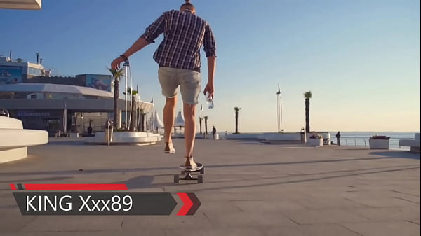 Nonton She's Good With The Job thumbnail