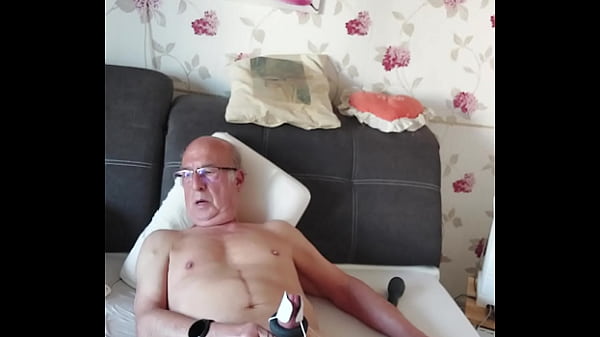 ich masturbiere f&uuml;r jeden auch real und mit Spielzeuge 