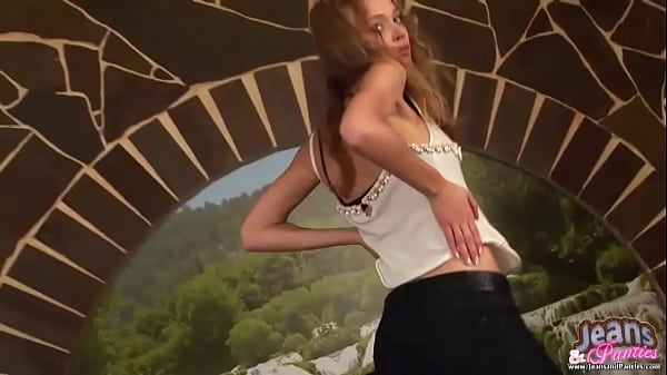 I have a hot new pair_of skinny jeans to showyou