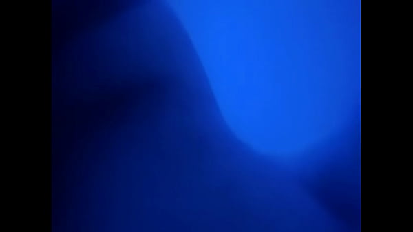 Il me prend dans la piscine d&eacute;sol&eacute; de la qualit&eacute; bisous &agrave; tous 