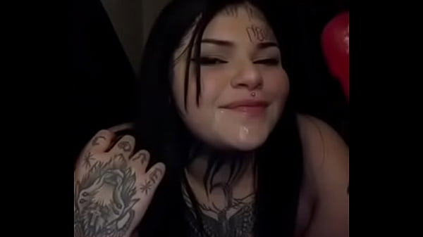 Jugando con dildo gigante Melanietrece g