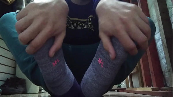 Play MP4 - RELAXING MY TIRED FEET AFTER WORK