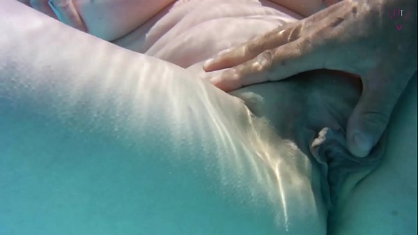 Am Pool gefickt_und Unterwasser weiter gevögelt