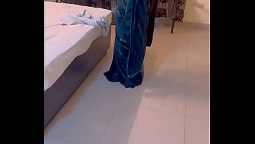 Nonton Chut Ka Pyasa Indian Boy Ne Desi Ladki Ko Pata K Thukai Ki.. thumbnail