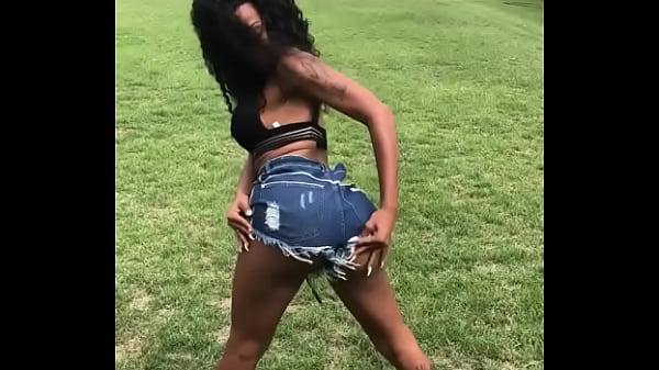 novinha com short socado 