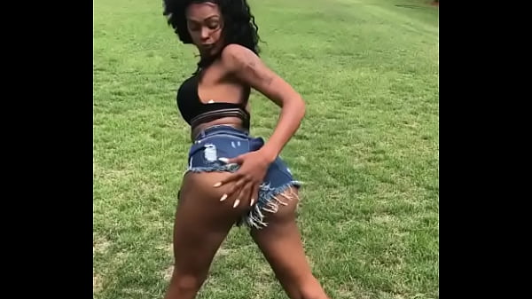 Gostosa dan&ccedilando funk