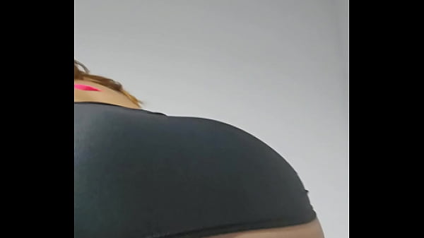 Play MP4 - Eu saio com essa sainha na rua pra chamar aten&ccedil;&atilde;o dos Coroa que gostam de bancar novinha