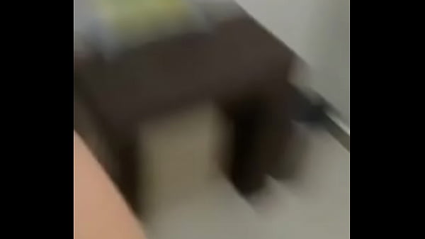 El primo llegando de viaje 