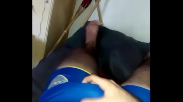 short Azul apretadito pija dura tocame un rato... 