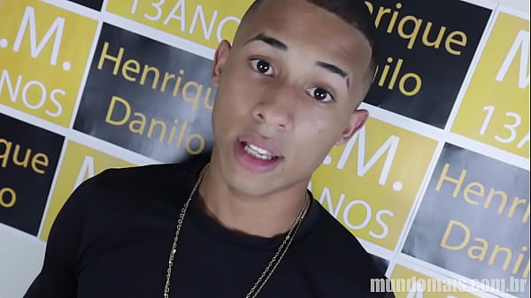 Play MP4 - Novinho transa com homem pela primeira vez