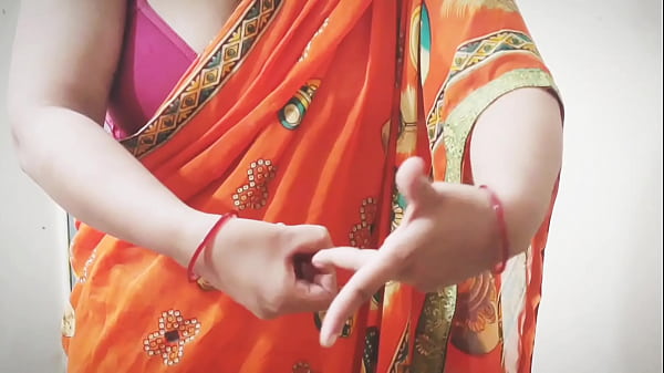 Play MP4 - Sangeeta getting hot pissing