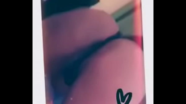 Fat pussy girl shaking ass 