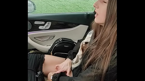 Play MP4 - Wife fingering herself to orgasm in the car