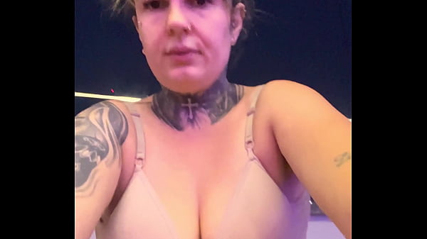 Nonton Meu Personal Da Academia Ficou Tanto Tes&atilde;o Que N&atilde;o Aguentou E Me Fez Chupar O Pau Dele Ate Eu Vomitar ! Engasga Na Pica Grossa Sua Puta Safada Chupa Essa Porra.. thumbnail