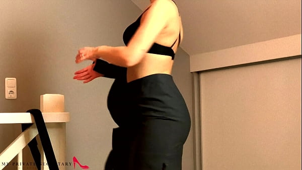 Play MP4 - my private secretary gets naked after work - striptease for the boss