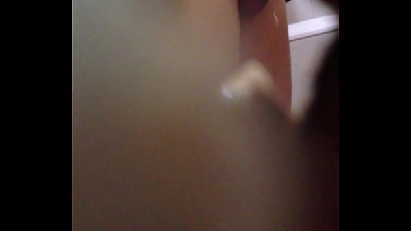 trai thẳng trung ni&ecirc;n tắm bị quay l&eacute;n.MOV 