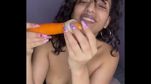 Una Zanahoria Me Detona El Culo , D&eacute;jame Acompa&ntilde;arte En Tu Paja Y Guiarte thumbnail