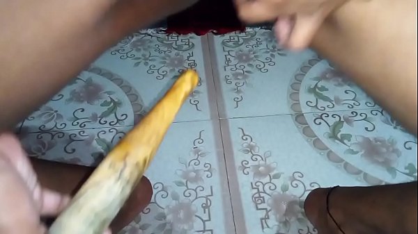 Play MP4 - आशु मुंबई ने चूत के अंदर बेलन डाला बेलन से अपना पानी निकाला