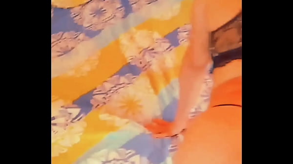 Play MP4 - Est&aacute; se&ntilde;ora parace de 18 que hermosa vagina se pone para que la masturbe