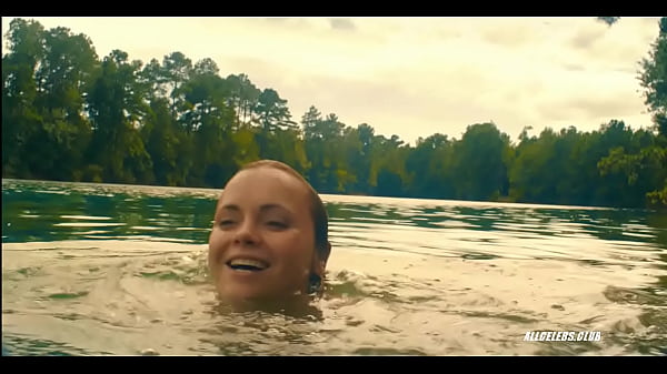 Christina Ricci_Z The Beginning_Of Everything S01E01