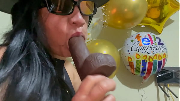 Hoy es mi cumpleañosy quiero tu verga de regalo