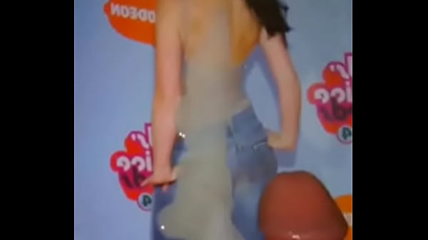 JENNIFER LOVE HEWITT ASS IN TIGHT JEANS GETS COVERED IN CUM