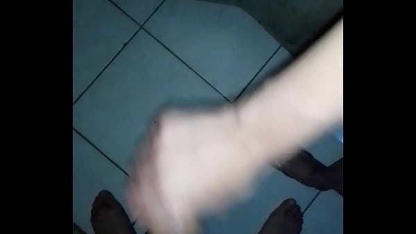 Play MP4 - se nos corta la luz y asi nos divertimos con paja y masturbacion mutua hasta el final