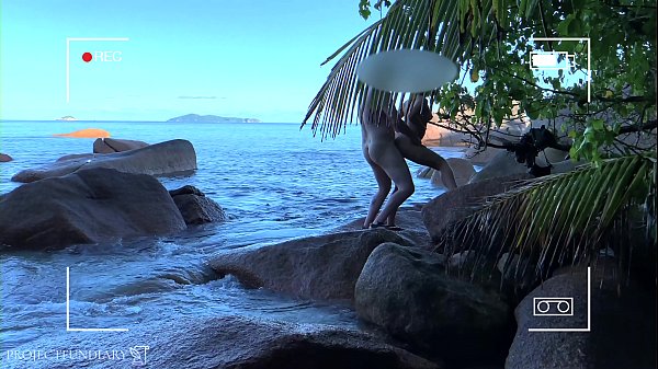 Play MP4 - voyeur spy nude couple having sex on public beach - projectfiundiary