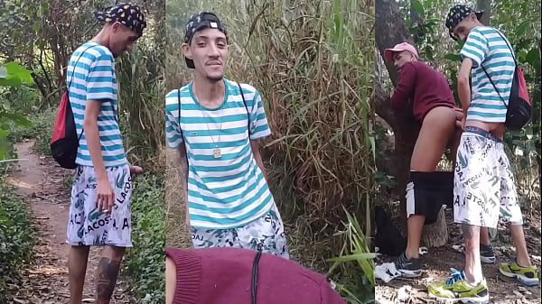 Encontrei O Moleque Fumando No Mato Cheio De Tes&atilde;o, O Pau Latejando No Cal&ccedil;&atilde;o, N&atilde;o Resistir E Mostrei Minha Bunda thumbnail