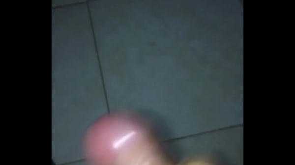 Masturb&aacute_ndome hasta sacarme la leche