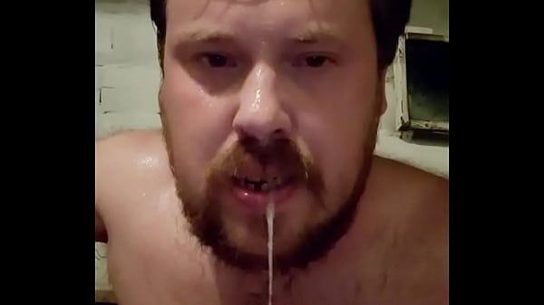 Я не могу остановиться, когда вижу свежую кончу! Сразу хочется вылить её себе в рот! 