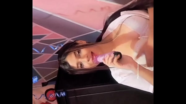 Play MP4 - UNIVERSITARIA SE ROCA CON SU DILDO