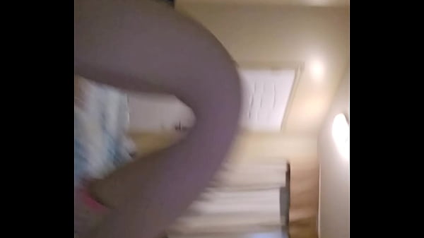 Play MP4 - Emy Angel s'amuse avec rouquine