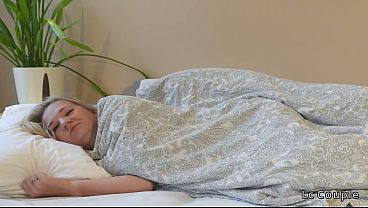 Nonton Morning Heat &mdash; A Real Couple Wakes Up Together thumbnail