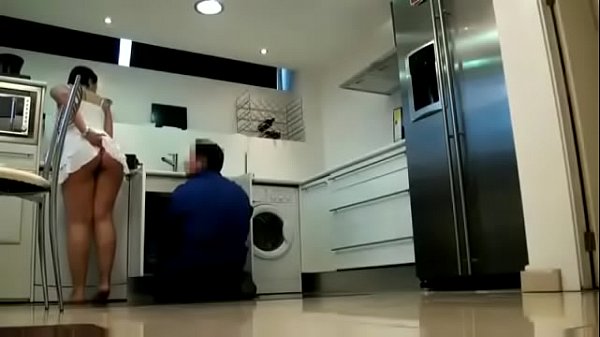 Mulher de corno se exibindo_pro encanador