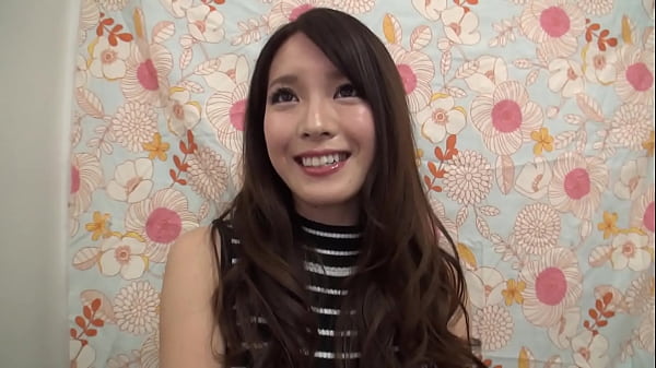 目隠しで口の中身を全部当てれたら賞金！仕事帰りの美人受付嬢さきさん(25)がチャレンジ！ノリがいいスタイル抜群女子が色んなものを舐めまくる！だがチ○ポだけは解らずソーセージと間違えゲーム終了！と思いきや賞金を諦めきれないさきさんはsexまで挑戦！可愛い顔で濃厚なエロすぎフェラに勃起が止まらない！暴発しそうなのを抑え、美しい体を堪能し、肉厚マ○コにメリッと挿入！激しく喘いで気持ちよさそうなさきさん。もう無理っす！中でイキます！ thumbnail