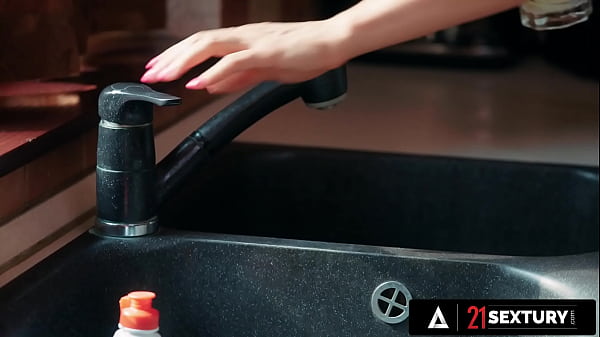 Play MP4 - 21 SEXTURY - Kitana Lure's Holes Are Open For ROUGH DOUBLE PENETRATION&excl;