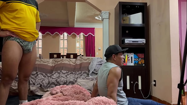 Tengo Un Compa Que Me Abraza Cuando Estoy Triste thumbnail