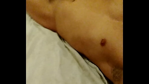 Pajero sac&aacute_ndose la leche