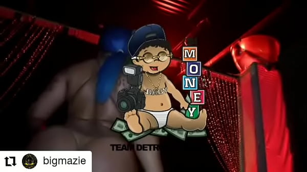 Nonton Thick Model Twerking At Work thumbnail