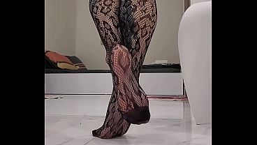 Nonton Teasing In Sheer Snakeskin Fishnet Bodysuit Body Worship thumbnail
