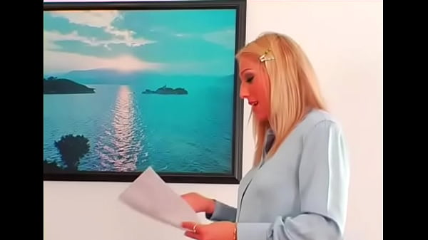 Nonton Lovable Chick Dionne Darling Cuch Plowing Session thumbnail