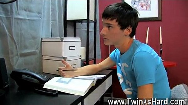 Hot twink After these two blow each other's dicks, Noah leans over 