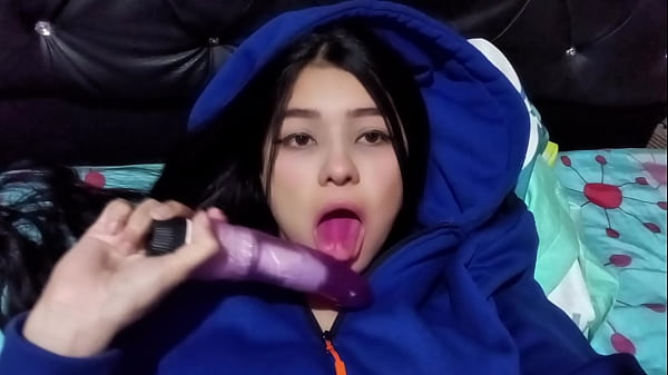 Ni&ntilde;era caliente con enormes tetas anhelaba mi polla tan pronto como llegu&eacute; a casa casero real 