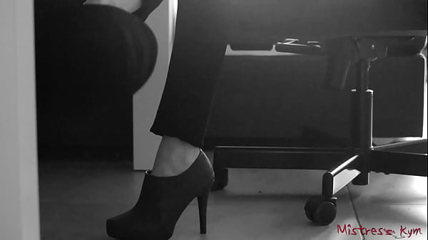 Play MP4 - Femdom Wife gets her Shoes and Feet licked - Mistress Kym